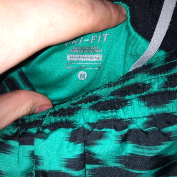 Nike Size M Dry Fit athletic Shorts in Green and Black - Picture 2 of 6